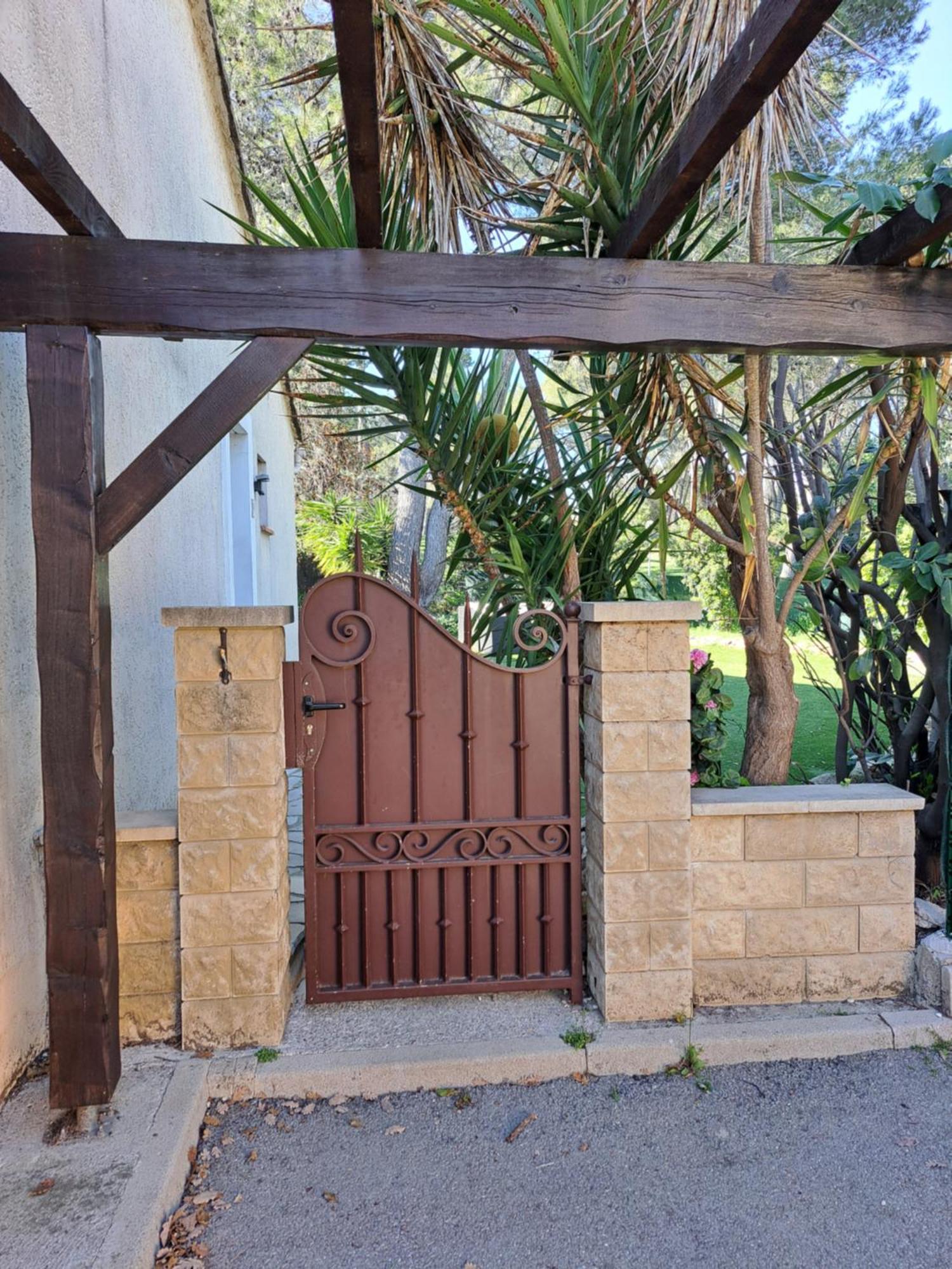 Maisonnette Au Milieu Des Pins Mougins Extérieur photo